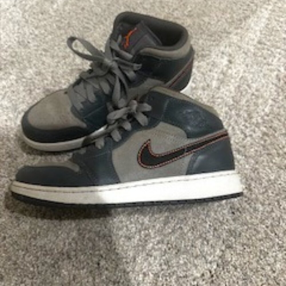 Nike Air Jordan 1 Mid SE Night Stadium Sneakers
